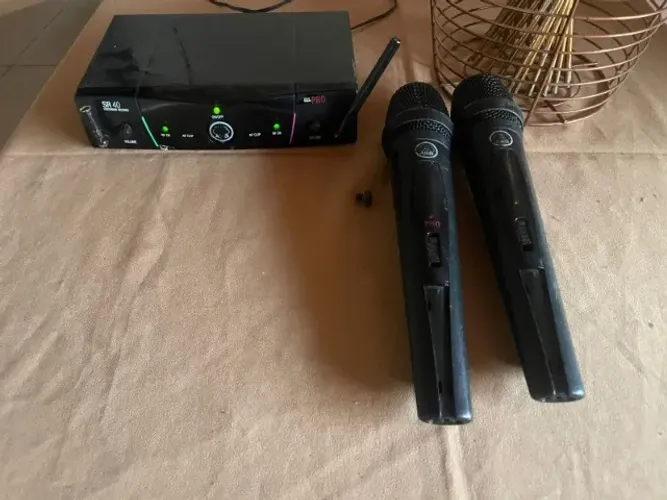 Microfones AKG sem Fio, funcionando perfeitamente os dois 400,00