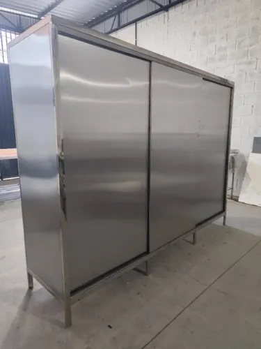 Armário de Aço Inox com Portas de Correr - Design Moderno e Funcional