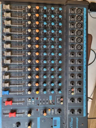 Mesa de Som Onea USB - 12 Canais... troco em violão