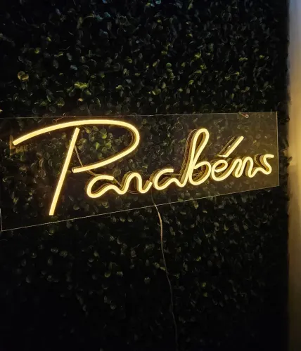 Letreiro Acrilico Neon Parabéns - Decoração Festas