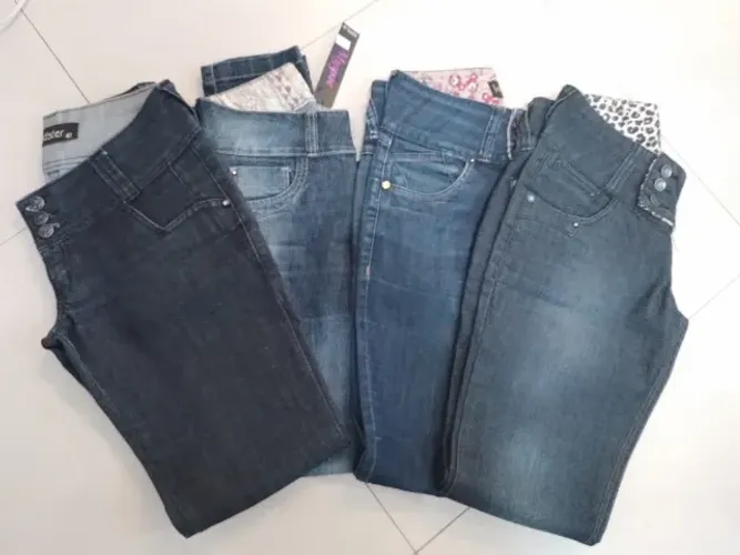 Calça Jeans escura feminina