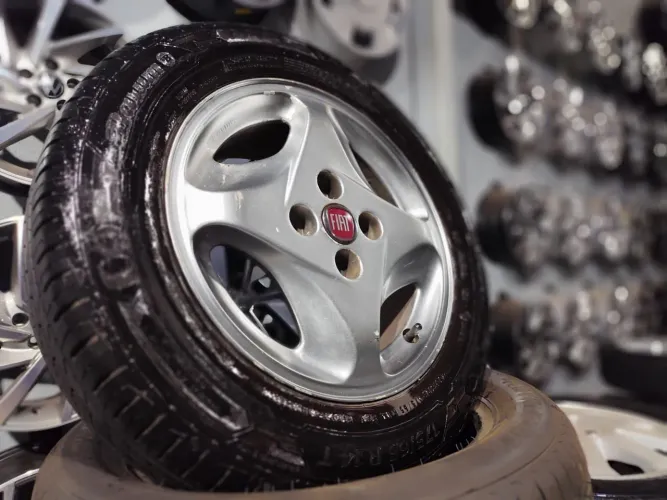 Rodas originais Fiat+ Pneus 175/65 R14"- Aceito Cartão 
