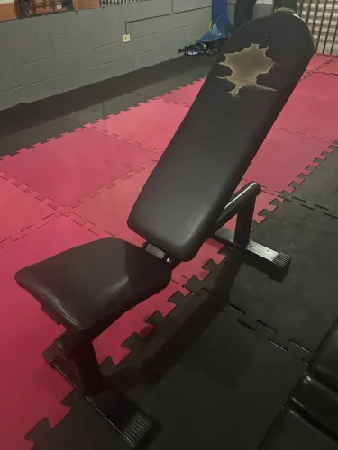 Aparelho de Academia/Musculação Banco regulável.