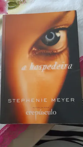 Livro A Hospedeira