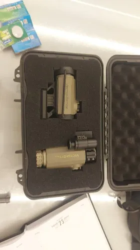 Red dot e magnificador 