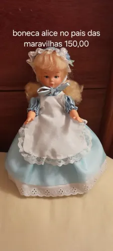 Boneca estrela Alice no país das maravilhas 