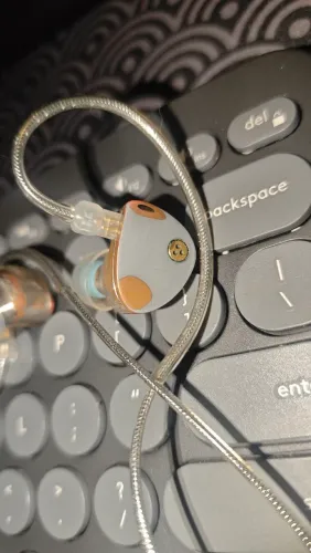 Fone de ouvido Moondrop ária 2 (pintura saiu)