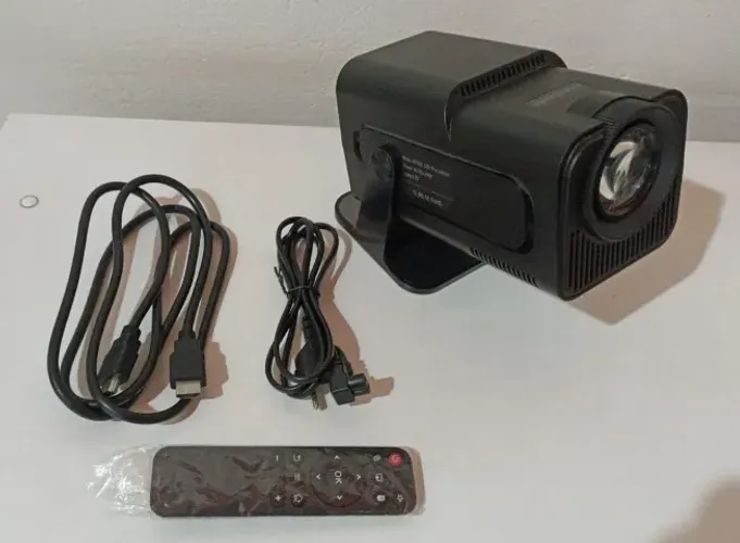 Projetor Magcubic HY320 Android 11 390ANSI 200" Audio HDMI USB