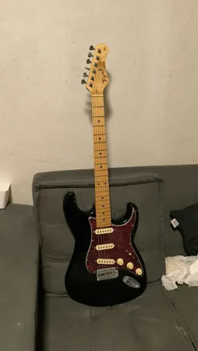 Guitarra Tagima strato