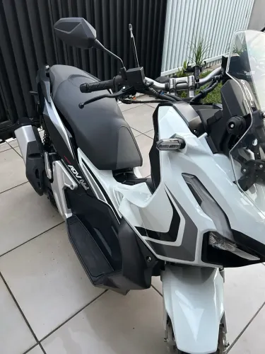 Vendo adv 150 automática ABS