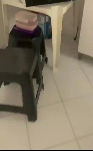 Mesinha plastica mais 6 banquinhos