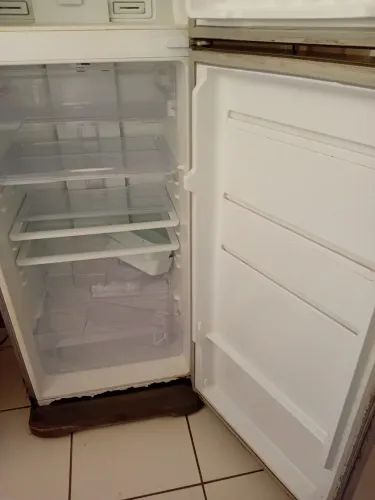 Geladeira frost free Electrolux com avaria 464L