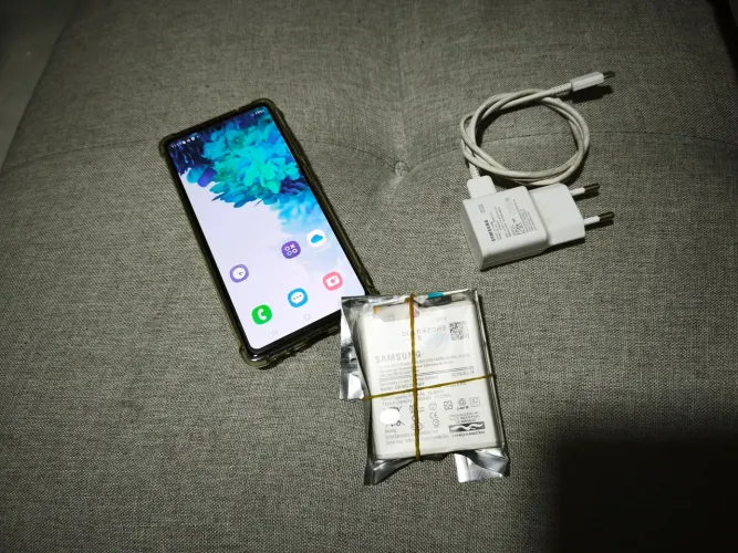 Samsung S20 FE 5G 8GB RAM / 128GB - Excelente Estado - Aceito Troca