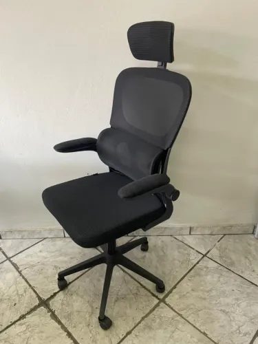 CADEIRA PRESIDENTE COM APOIO LOMBAR E APOIO PARA CABEÇA