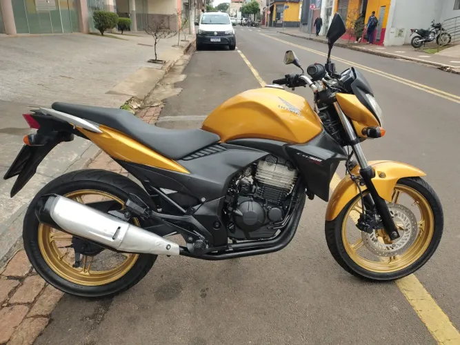 Cb 300 r