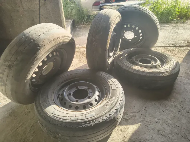 Vendo 5 rodas , Aro 14 p/ Kia bongo 