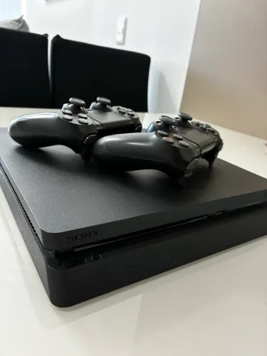 Ps4 slim único dono 2 controles originais