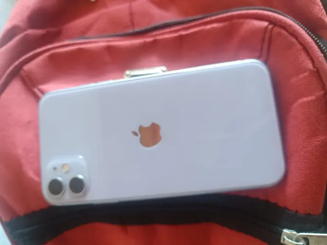 Vendo iPhone 11 64gb bem conservado