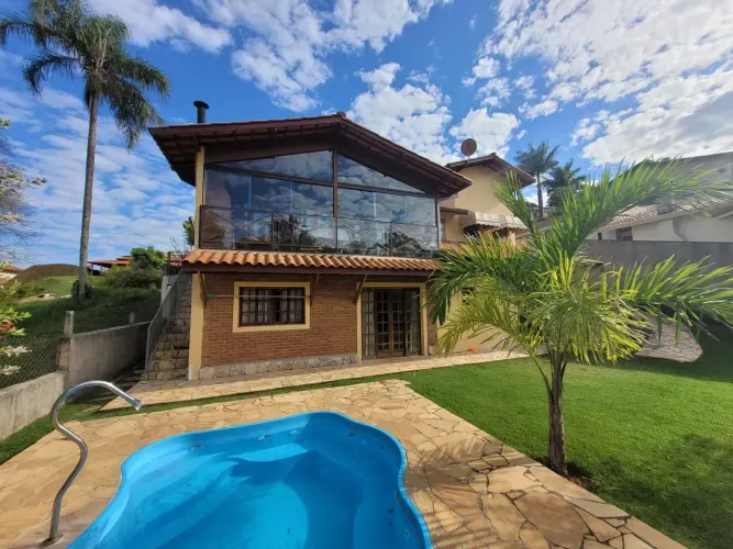 Casa de condomínio para venda com 250 metros quadrados com 4 quartos