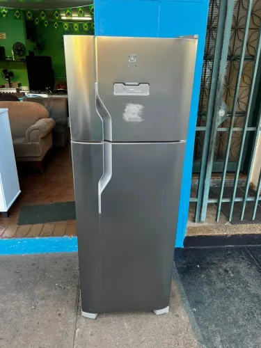 Vendo geladeira Eletrolux Frost Free inox 310 litros 