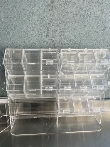 Suporte de acrílico com caixas
