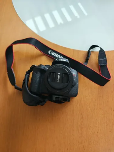 Câmera DSLR Canon Rebel T6i - acompanha Tripé Manfrotto