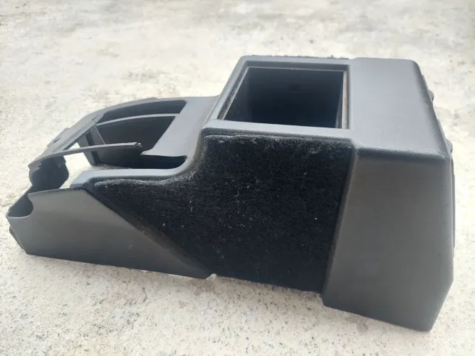 Console traseiro do Opala Caravan com avarias