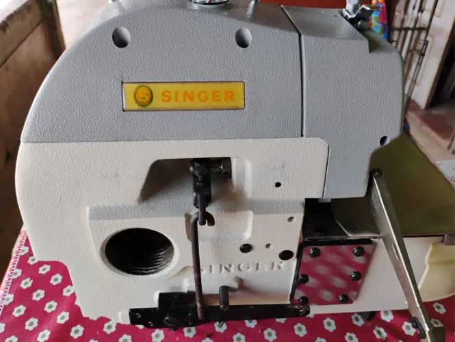 Máquina overloque