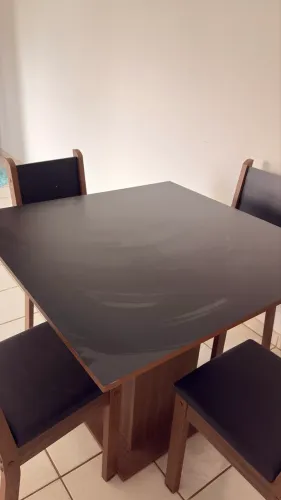 VENDO MESA DE MADEIRA