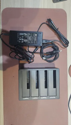 Dock Station para 4 Hds