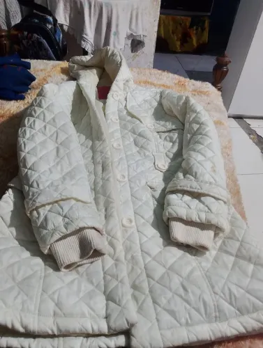Casaco tamanho 40 no braço uma manchinha muito pequena