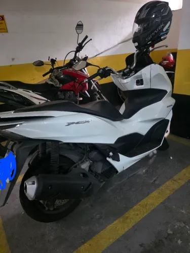 VENDO PCX 160 COM 16 MIL KM