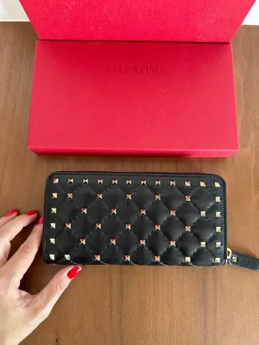 CARTEIRA VALENTINO GARAVANI ROCKSTUD 01329