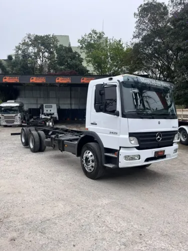Mb Atego 2425 2011 6x2 Chassis