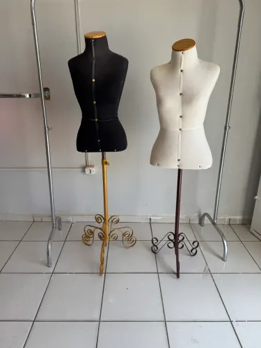 Manequim feminino adulto
