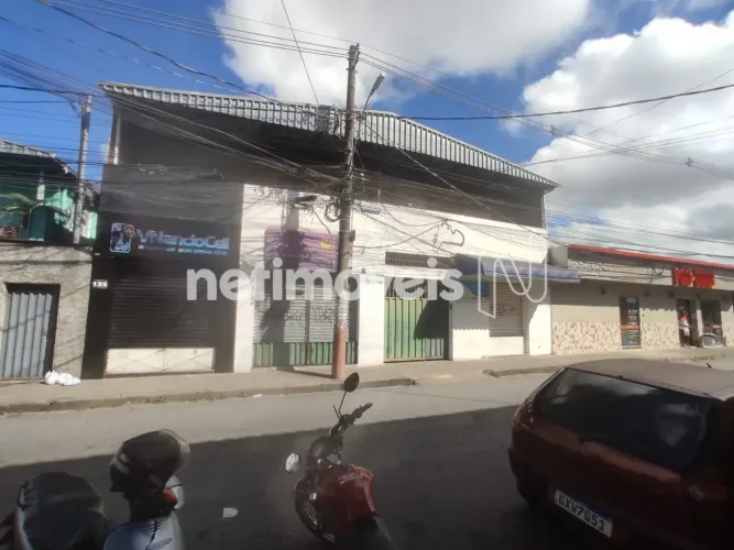 Prédio Comercial com 03 lojas e uma Barracão de 02 qtos com 02 vgs. Principal Rua Comercia