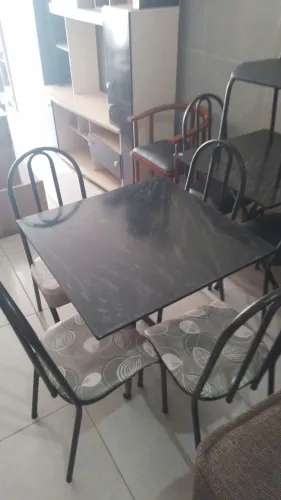 Mesa de jantar 4 lugares tampo em granito