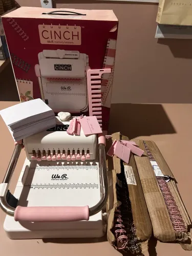 Vendo Encadernadora The Cinch We R Furo Quadrado Nova + Brinde 700,00 ( usada uma vez )