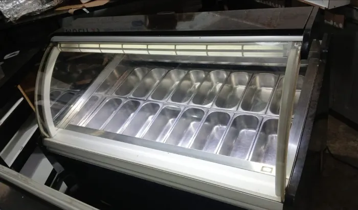 Vitrine ISA Millenniun 16 sabores .