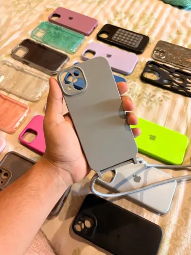 Capinha IPhone 13/14 Cinza com Corda Cinza