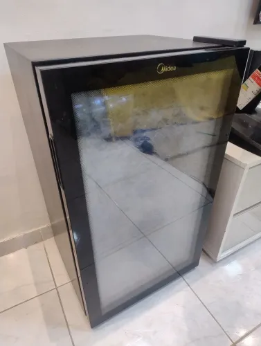 Cervejeira Midea Flex 96L Preta 220v