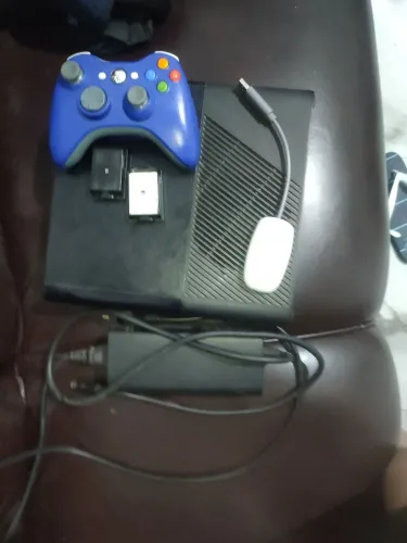 XBOX 360 ORIGINAL DESBLOQUEADO RGH FONTE ORIGINAL E CONTROLE BOM