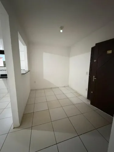 Alugo casa de primeiro andar no planalto