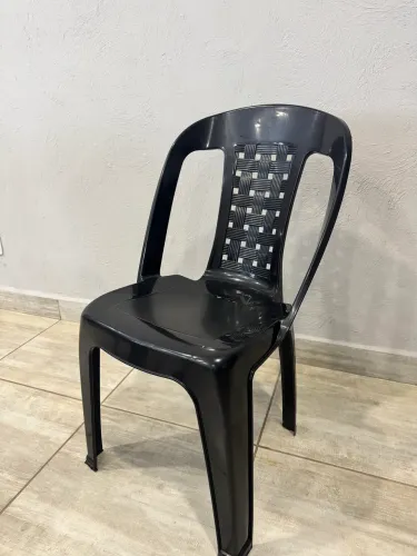 OPORTUNIDADE! Cadeiras plásticas apenas R$ 29 cada
