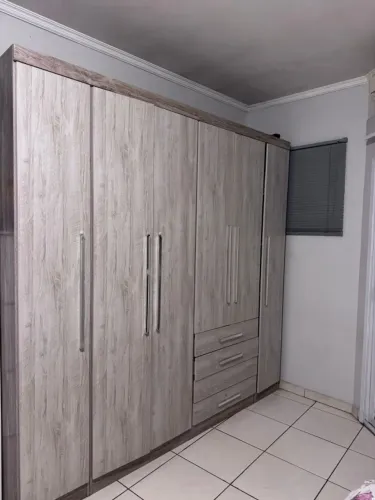 Guarda-roupa casal