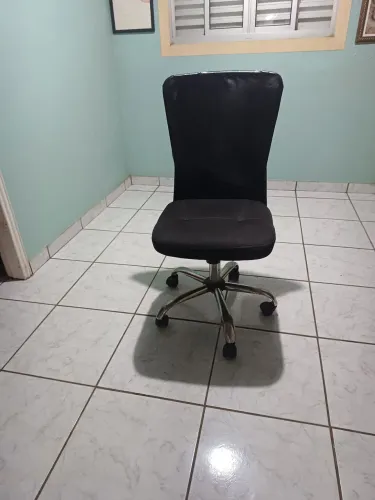 Cadeira de escritório giratória ? funcionando perfeitamente | R$ 180,00 