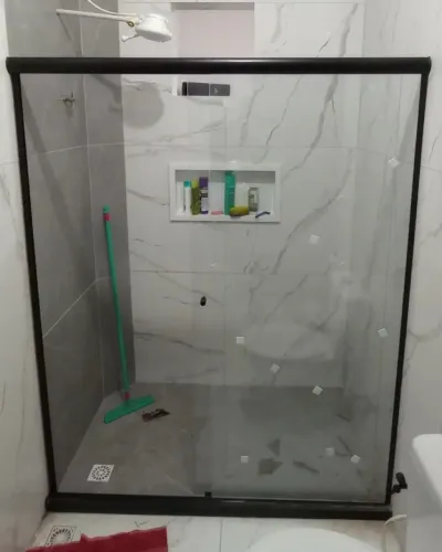 Manutenção de box para banheiro, portas, janelas, cortina de vidro e espelhos.