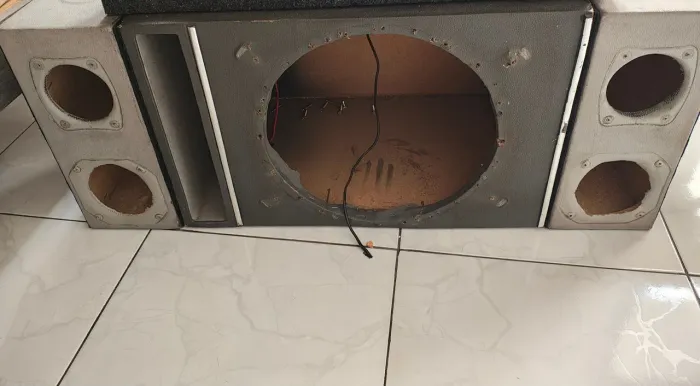 Caixa e acessórios para som