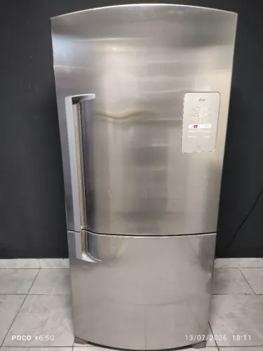 Geladeira inverse inox Frost Free digital