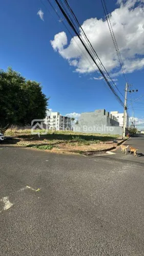 Terreno residencial de 399,15 m² à venda no Bairro Novo Mundo, Uberlândia